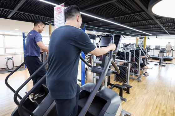 'OECD 평균 근접' 담뱃값 1만원 되나…술도 부담금 검토