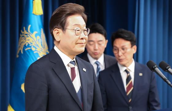 李대통령 '공직선거법 파기환송심' 사실상 중단…"불소추특권"(상보)