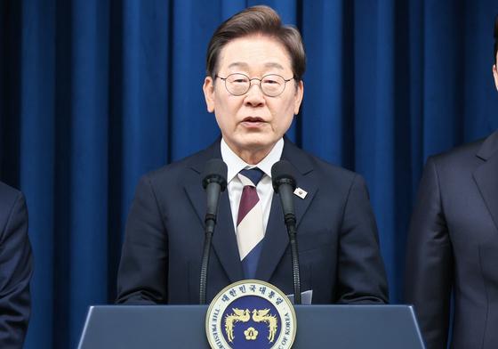 이재명號 출범에 바뀌는 복지 로드맵…'약자복지'→'기본사회'