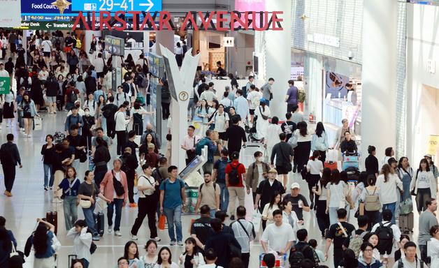 "면세업계 경쟁 구도 바뀐다"…'재입성' 롯데免·'구역 추가' 현대免