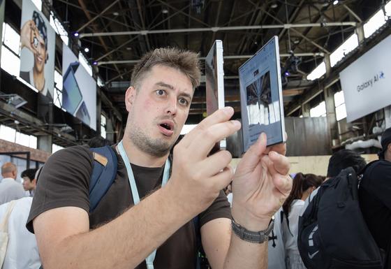 뉴욕 달군 갤폴드7…SKT 위약금 면제 13만명 이탈