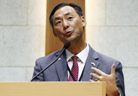 '부정선거론' 모스 탄, 지방선거 앞두고 한국 입국