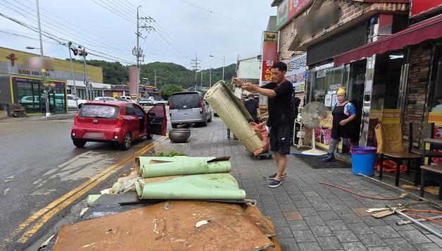 전국 집중호우로 대피 3555명 '미귀가'…도로·철도 곳곳 통제