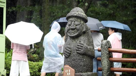 [오늘의 날씨] 제주(2일, 수)…곳곳에 소나기