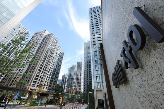 "여성만 가능, 주인과 동거"…'방 한 칸 140만원' 강남 신축 아파트 월세