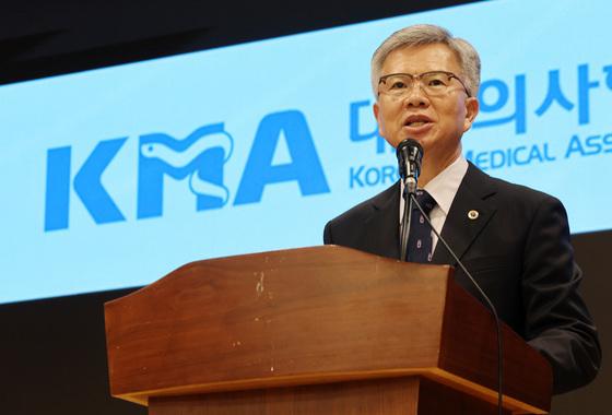 의협 "감사 결과로 '의대증원' 문제 입증…책임자 법적 책임 묻겠다"