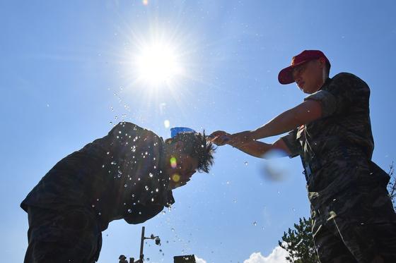 '온열질환자' 광복절 연휴 내내 두 자릿수…누적 3600명