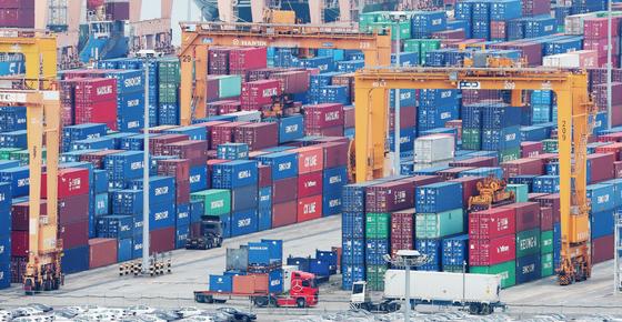 ING "韓, 반도체 독주 속 K자형 양극화…환율 1500원 돌파"