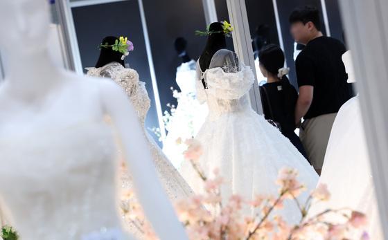 83년생 43% 결혼할 때 91년생은 24%뿐…뚜렷해진 '혼인·출산 절벽'