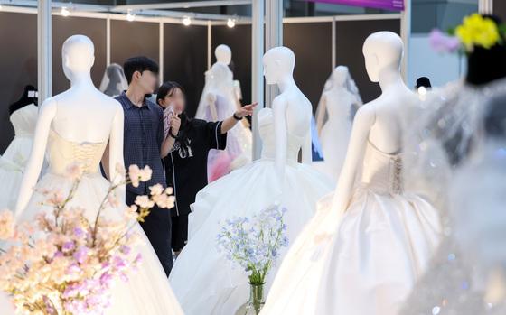 신혼부부 56% 수도권 거주…출산·내집 비율은 비수도권이 높다 