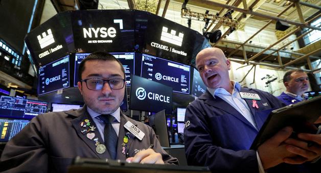 스테이블코인株 주춤하는 사이…한 달 새 100% 뛴 '서클'