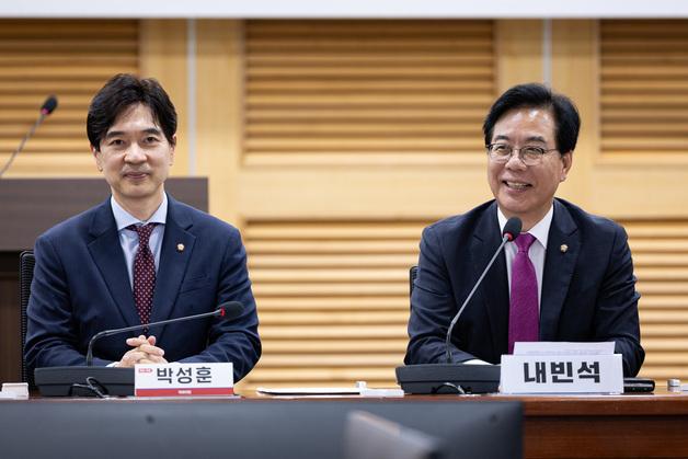 국힘 "與, 통일교 특검에 '신천지' 물타기…추천권도 친정부 단체들"