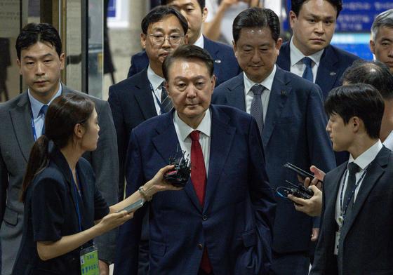 "대인이라 믿었는데"…尹계엄 풀리지 않는 '미스터리'