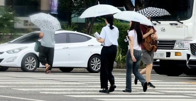 [오늘의 날씨] 전북(18일, 토)…새벽 '비 소식', 오전부터 맑아져