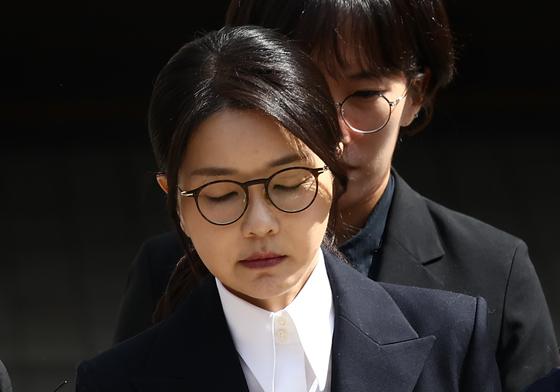 '현대판 매관매직' 김건희 금품수수 의혹…'뇌물죄' 규명은 경찰로