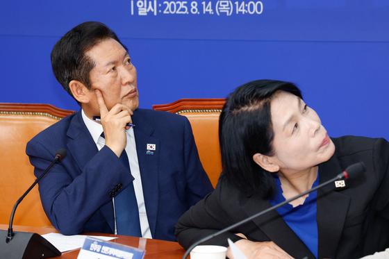 박지원 "鄭, 억울해도 연임도전 안돼"→ 최민희 "선택 강요, 압박은 곤란" 