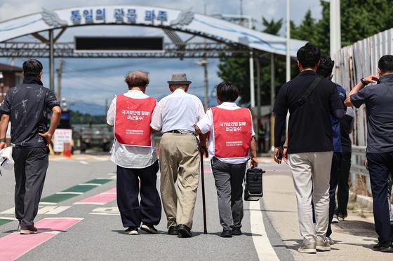대통령도 언급했지만…北 외면에 비전향장기수 송환은 난망