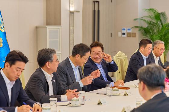 李대통령, 이재용 등 7그룹 총수 회동…팩트시트 후속 '원팀' 강조