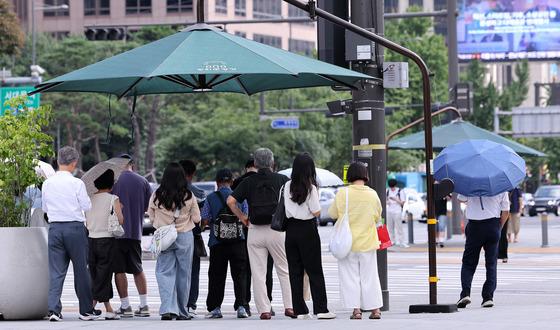 가을 앞두고도 30도 무더위…온열질환자 누적 4152명