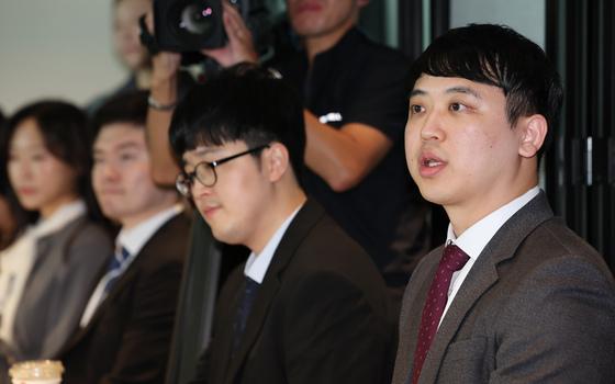 "尹 의대 2000명 증원 '총체적 문제'"…전공의 "정부 책임져야"