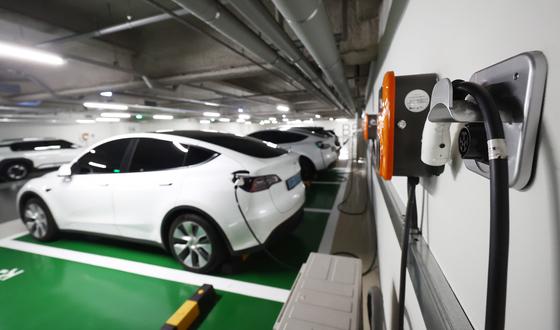 48%→53% 상향된 NDC, 車업계 "무공해차 최대 1100만대 더 팔아야"