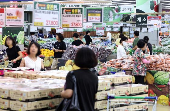 폭염·폭우에 배춧값 급등…정부 "매일 200~300톤 비축분 공급"
