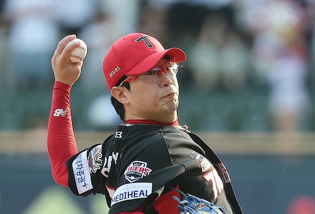 '대투수' KIA 양현종, KBO리그 최초 2200탈삼진 돌파