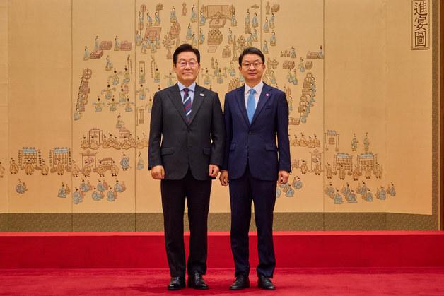 李대통령 "이억원 너무 작아, '이조원' 어때?"…금융위원장 "개명할까요?"