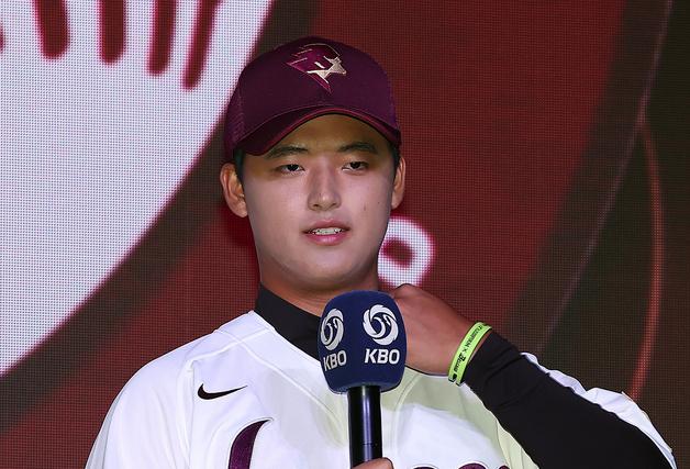 '신인 전체 1순위' 박준현, 학폭 인정 번복…진퇴양난 빠진 키움