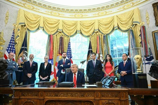 "미국의 모든 나쁜 일에 책임" 이런 말 듣는 40살 실세