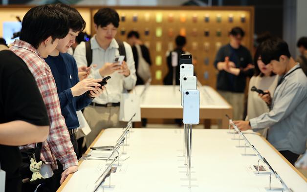 "애플, 올해엔 폴더블 아이폰 등 프리미엄 모델 출시에 주력"