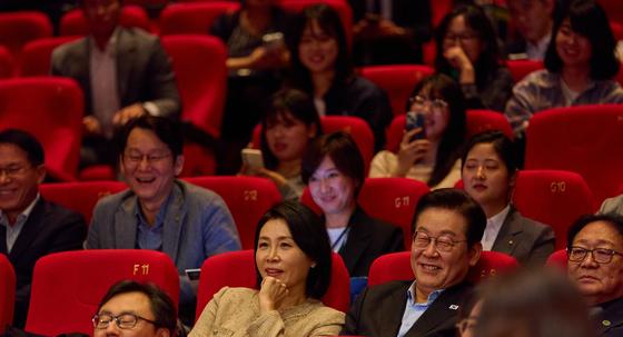李 "영화보러 왔습니다"…김혜경 여사와 '왕사남' 관람