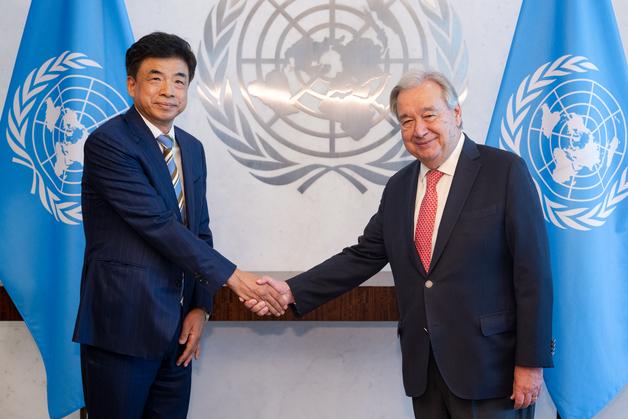 '무리수 인사'를 '돌려막기 인사'로 막은 외교부