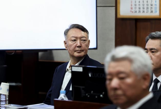 내란 2심 재판부가 위헌?…尹 헌법소원 5건 본안 심리 착수