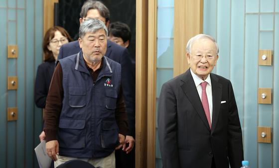 경총 "정년 65세 연장, 20% 대기업·공공부문 정규직만 혜택"