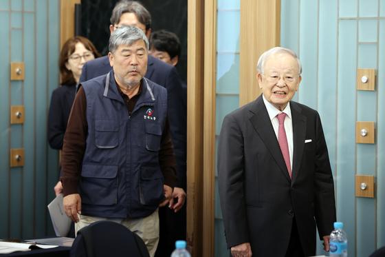 경총 "정년 65세 연장, 20% 대기업·공공부문 정규직만 혜택"