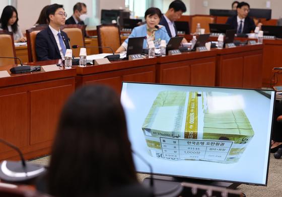 李대통령 '관봉권 띠지 유실 사건' "검찰 말고 특검 수사하라"