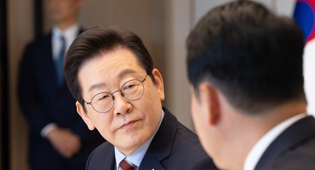 여야 부동산 설전…"張 유치해" vs "李 SNS 편가르기"