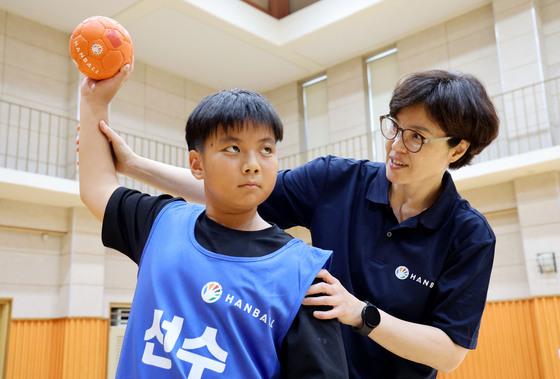 어렵고 터프한 핸드볼? 기본기만 알면 나도 '우생순'