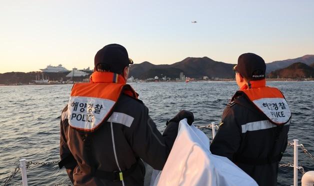 갯벌 고립된 50대 구하러 간 소방대원 2명도 갇혔다…해경, 3명 구조