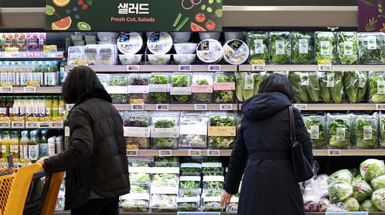 "물가 2%라는데 왜 비쌀까"…10개 중 4개 품목, 5년새 20% 이상↑