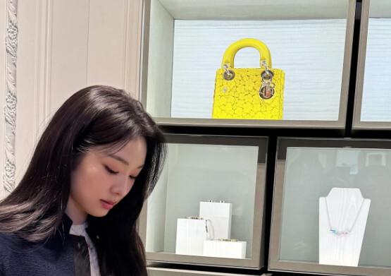 김연아, 짧은 치마도 찰떡…명품 각선미에 미모까지 [N샷]