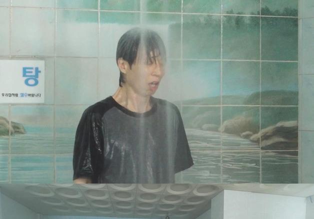 '놀뭐' 유재석, 냉탕 폭포수 맞으켜 쾌남 매력 "우재야, 이게 어려워?"