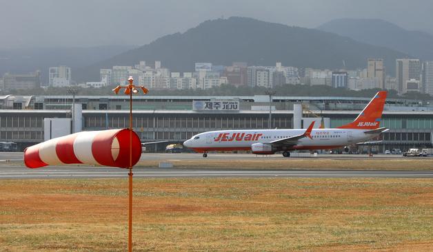 제주에 초속 20m 안팎 강풍…"항공기 비정상 운항 가능성도"