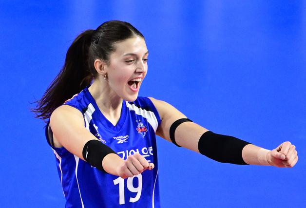 패-패-승-승-승…'빅토리아 41점' 기업은행, 현대건설에 역전극(종합)