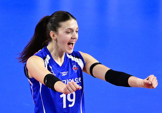 패-패-승-승-승…'빅토리아 41점' 기업은행, 현대건설에 역전극(종합)