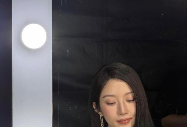 문가영, 미니드레스로 뽐낸 각선미…'여신 미모'까지 [N샷]