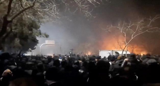 이란 84시간째 인터넷 차단…외무 "전쟁·대화 둘다 준비돼"