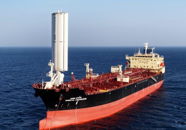 HMM, 국내 최초 풍력추진장치 '윙세일' 도입…"벌크선대 전체 확대"