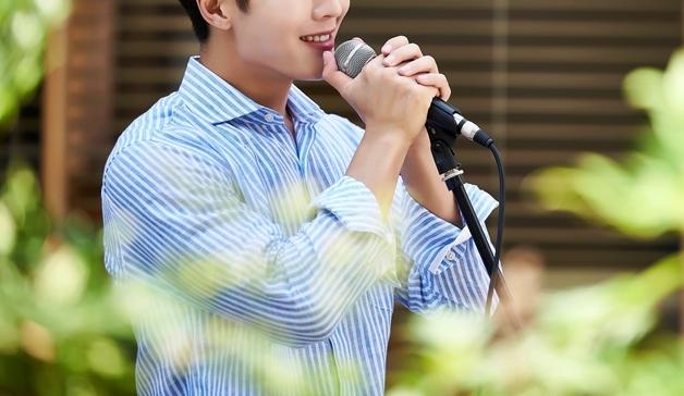 "이혼 서류만 남았다더니"…축가 가수, 대행사 대표와 사귀다 상간남 신세